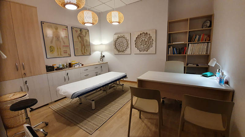 Imagen Sala de acupuntura en Manel Salus -  Centro de acupuntura y medicina tradicional china en Ponteareas.